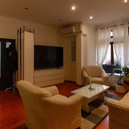 Apartment's Coli Apartment Bakar