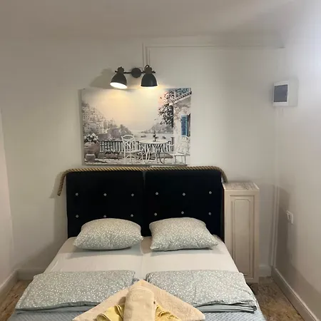 Apartment Apartment's Coli Bakar