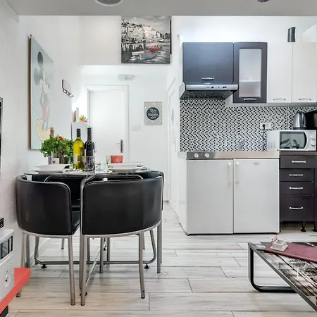 Apartment's Coli